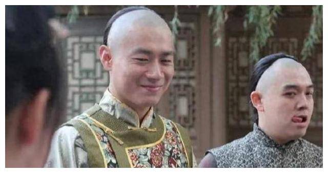爱新觉罗斐苏，承袭贝勒爵位，膝下成年的七子均被朝廷封爵封官