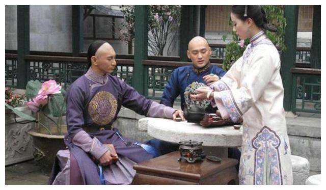 爱新觉罗斐苏，承袭贝勒爵位，膝下成年的七子均被朝廷封爵封官